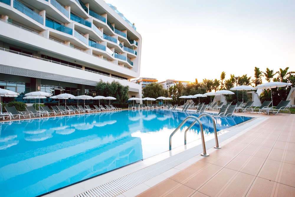 Selene Beach & Spa Hotel — Swimming pool in Alanya