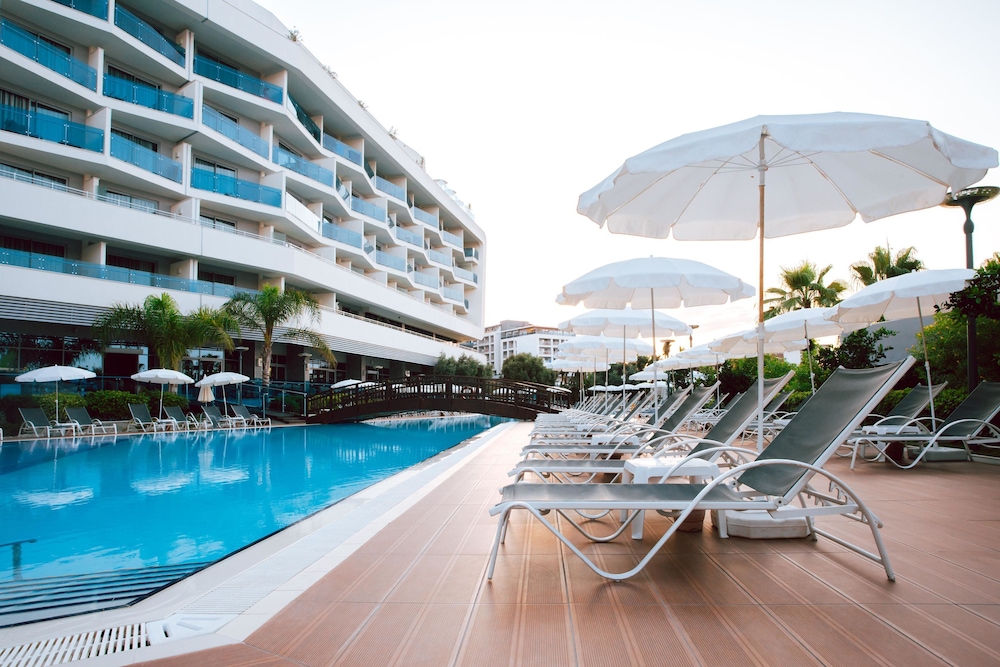Selene Beach & Spa Hotel — Swimming pool in Alanya