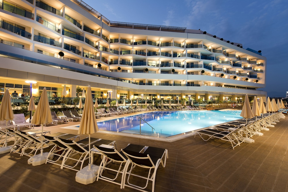 Selene Beach & Spa Hotel — Swimming pool in Alanya