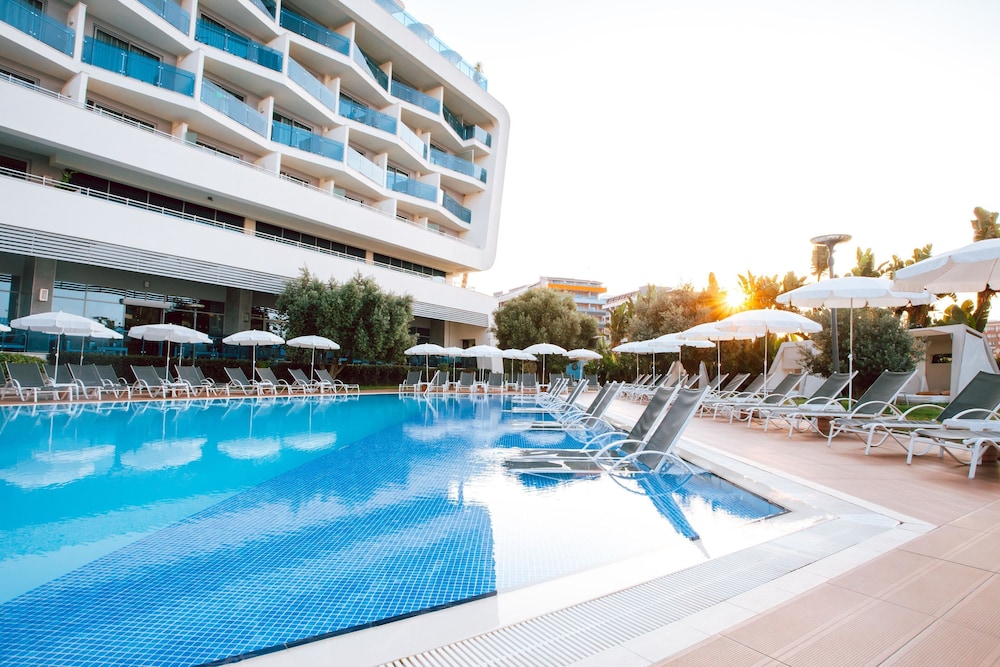 Selene Beach & Spa Hotel — Swimming pool in Alanya