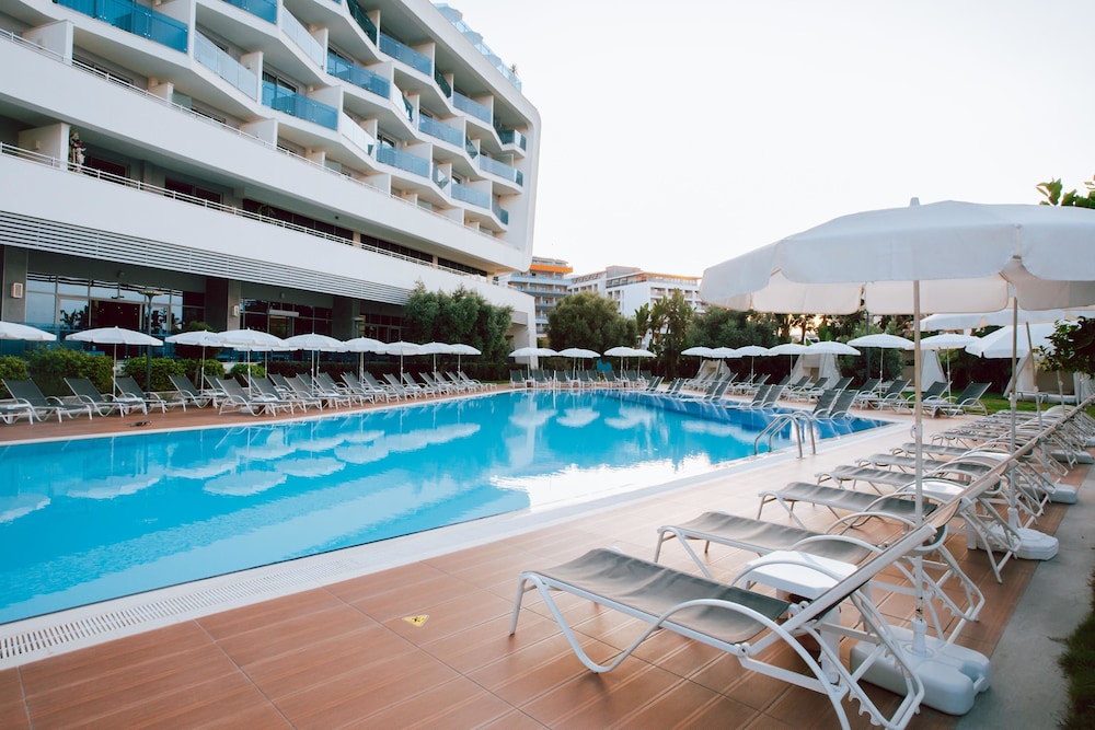 Selene Beach & Spa Hotel — Swimming pool in Alanya