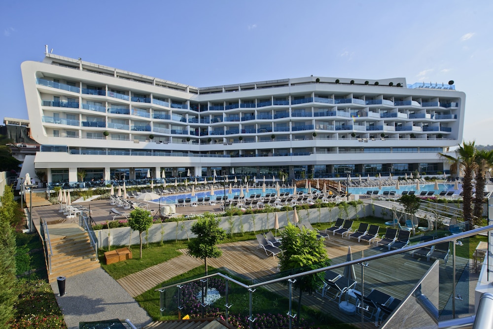 Selene Beach & Spa Hotel — Hotel building in Alanya