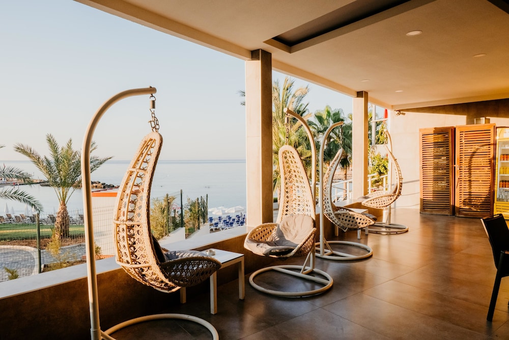 Selene Beach & Spa Hotel — Hotel building in Alanya