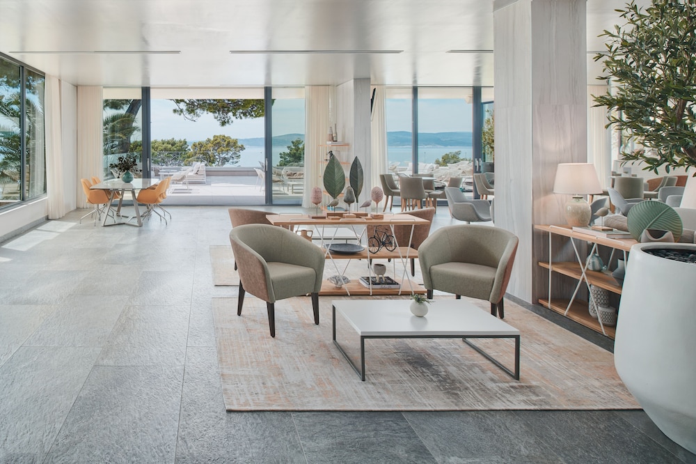 Bluesun Mala Berulia — Restaurant & bars in Brela, Split-Dalmatia