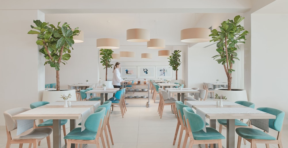 Bluesun Mala Berulia — Restaurant & bars in Brela, Split-Dalmatia