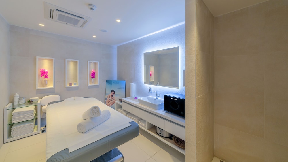 Bluesun Mala Berulia — Hotel rooms in Brela, Split-Dalmatia