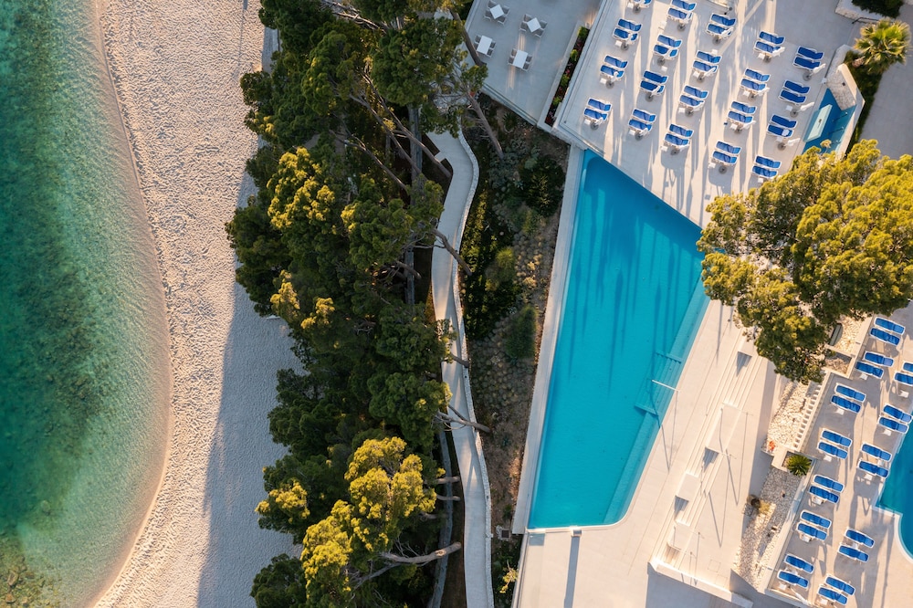 Bluesun Mala Berulia — Swimming pool in Brela, Split-Dalmatia