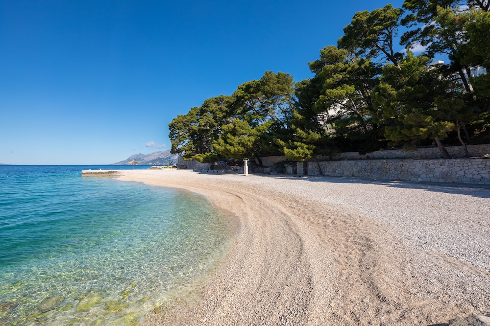Bluesun Mala Berulia — Beach in Brela, Split-Dalmatia