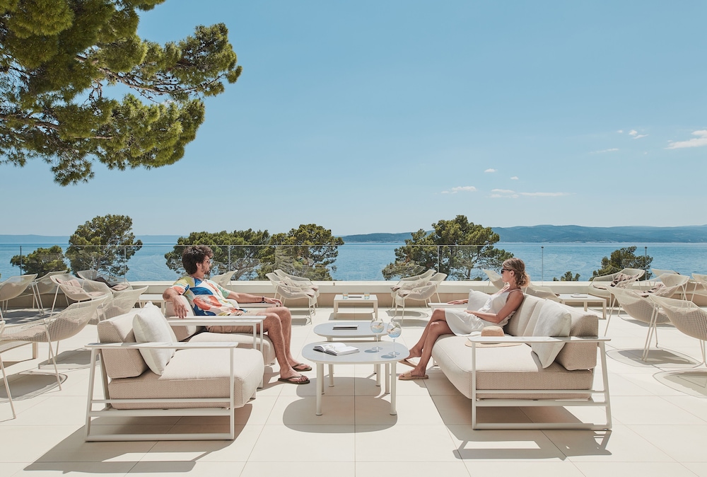 Bluesun Mala Berulia — Restaurant & bars in Brela, Split-Dalmatia