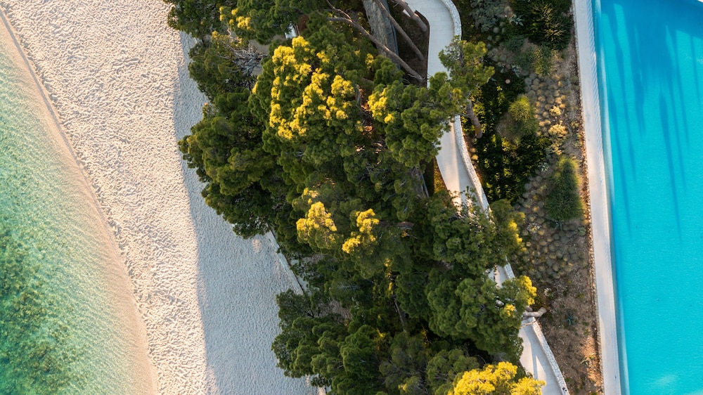 Bluesun Mala Berulia — Beach in Brela, Split-Dalmatia