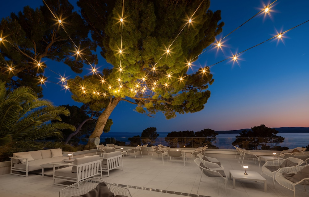 Bluesun Mala Berulia — Restaurant & bars in Brela, Split-Dalmatia