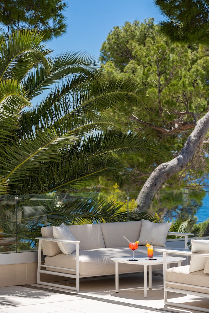 Bluesun Mala Berulia — Restaurant & bars in Brela, Split-Dalmatia