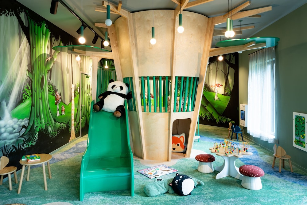 Moxy Paris Val D’Europe — Attractions for children in Disneyland Paris, Ile-de-France