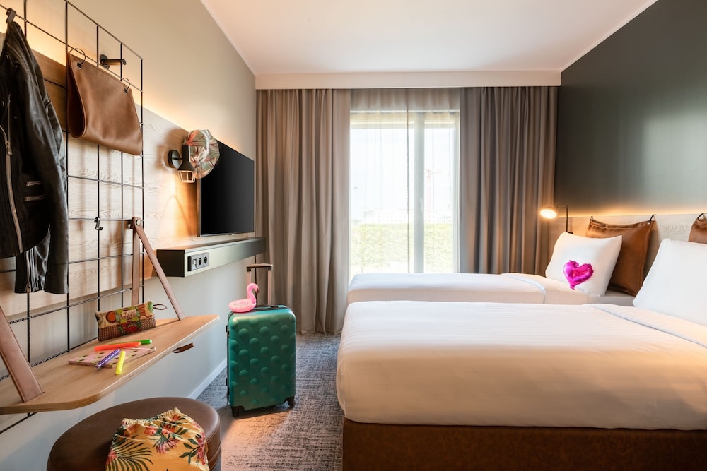Moxy Paris Val D’Europe — Hotel rooms in Disneyland Paris, Ile-de-France