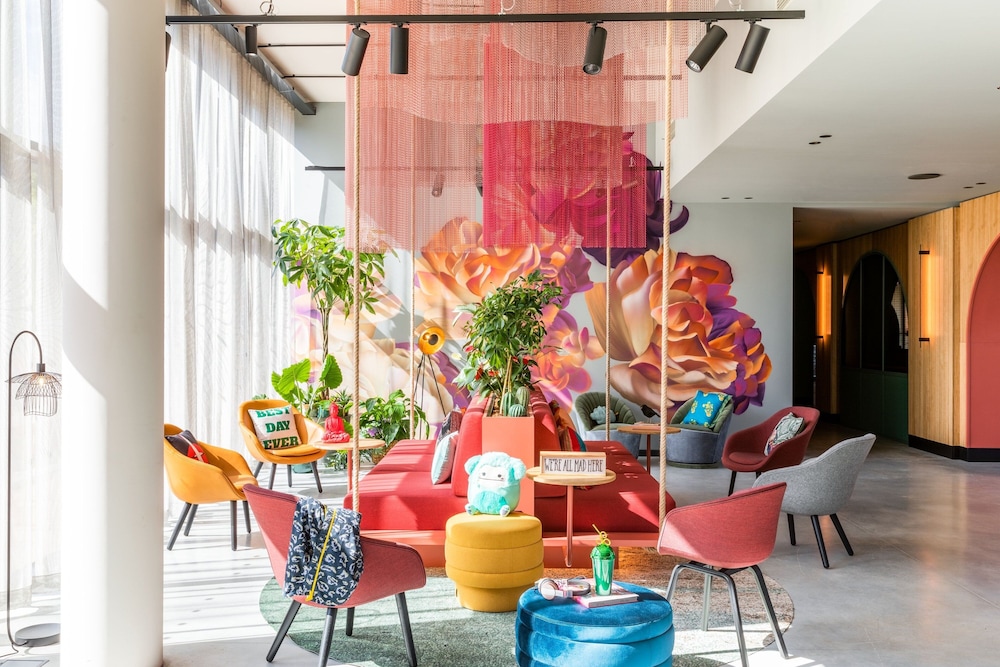 Moxy Paris Val D’Europe — Restaurant & bars in Disneyland Paris, Ile-de-France