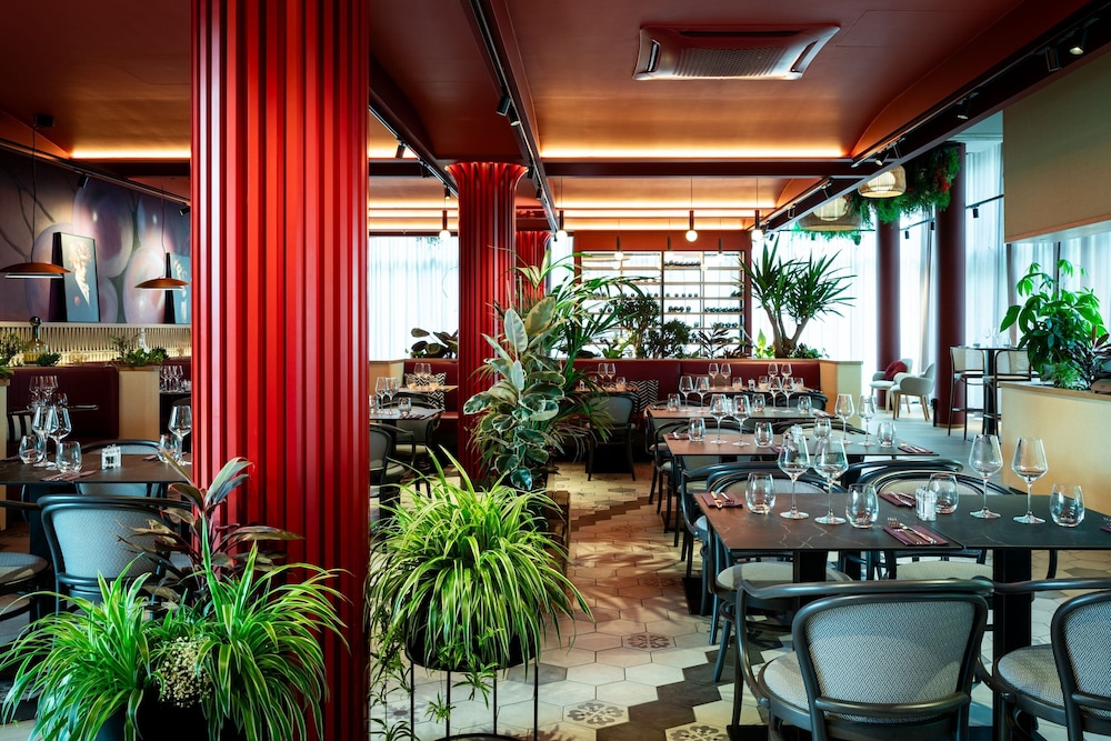 Moxy Paris Val D’Europe — Restaurant & bars in Disneyland Paris, Ile-de-France