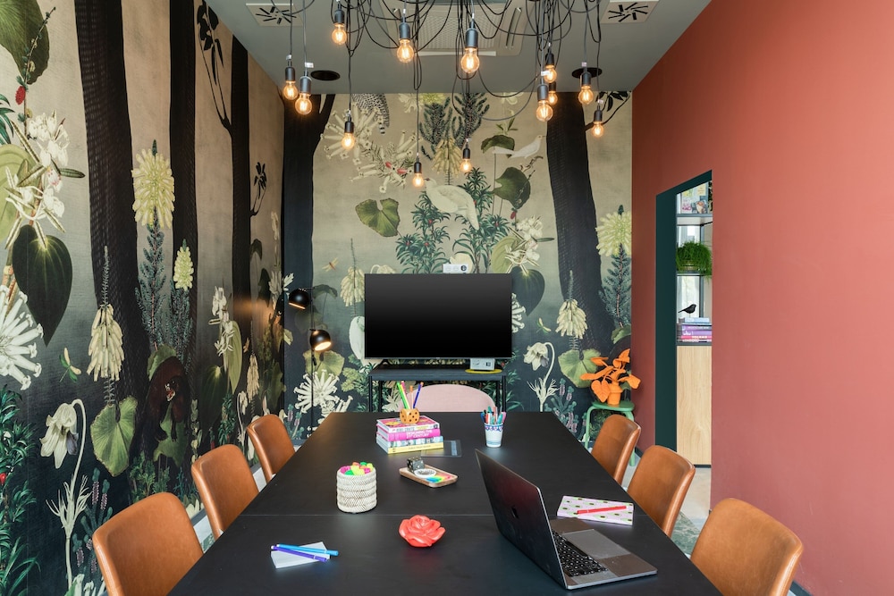 Moxy Paris Val D’Europe — Hotel rooms in Disneyland Paris, Ile-de-France