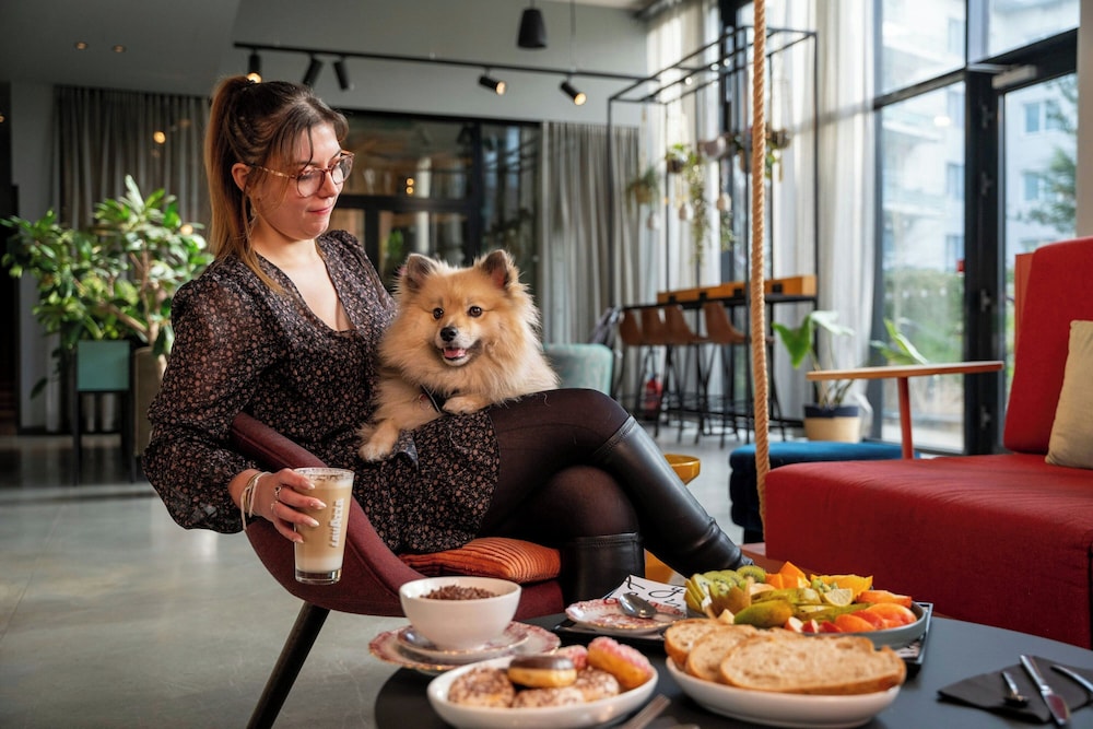 Moxy Paris Val D’Europe — Restaurant & bars in Disneyland Paris, Ile-de-France