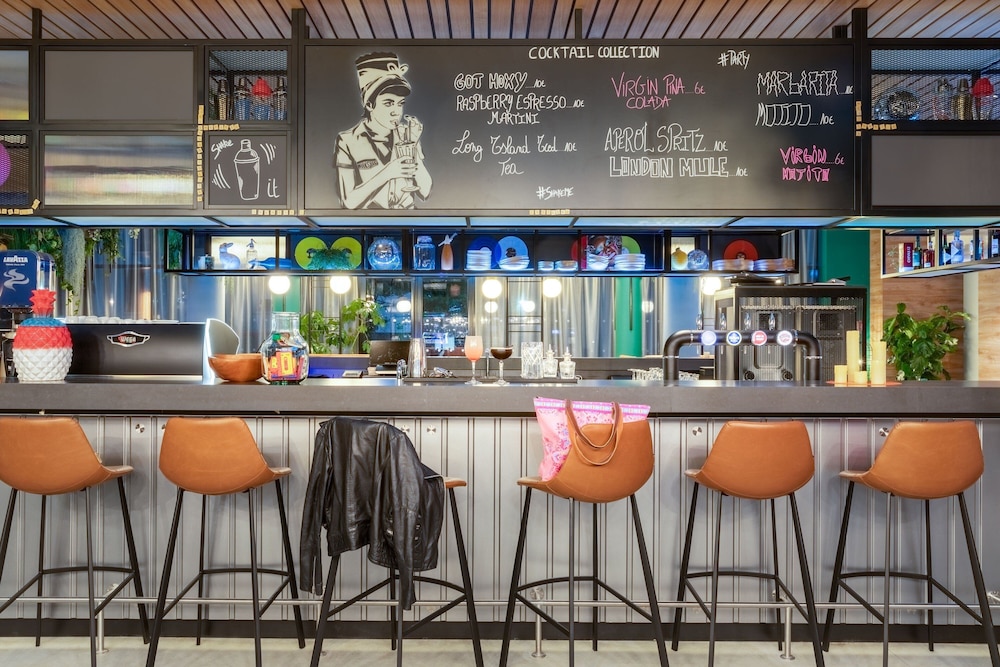 Moxy Paris Val D’Europe — Restaurant & bars in Disneyland Paris, Ile-de-France