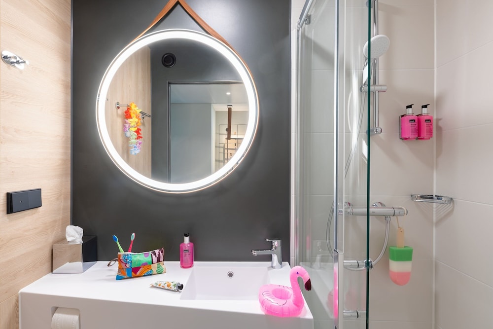 Moxy Paris Val D’Europe — Hotel rooms in Disneyland Paris, Ile-de-France