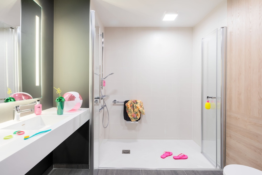 Moxy Paris Val D’Europe — Hotel rooms in Disneyland Paris, Ile-de-France