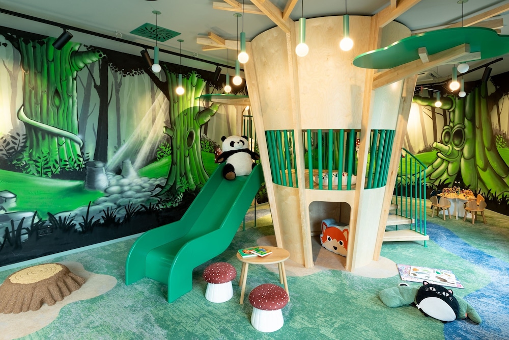 Moxy Paris Val D’Europe — Attractions for children in Disneyland Paris, Ile-de-France