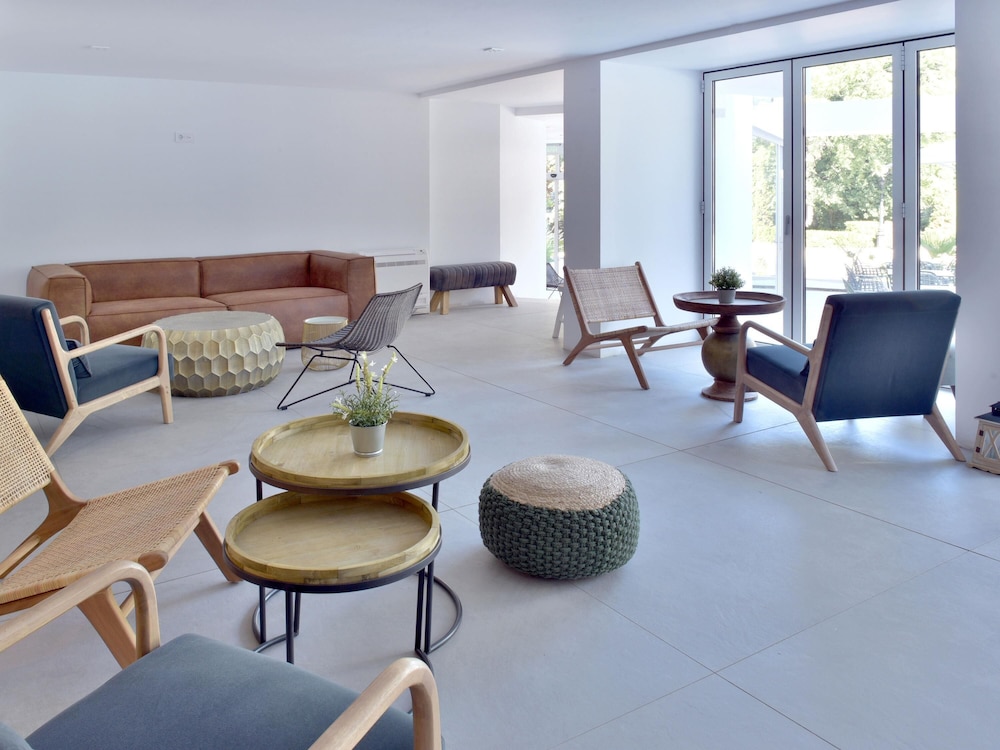 ibis Styles Golden Sands Roomer Hotel — Hotel building in Golden Sands, Varna Region