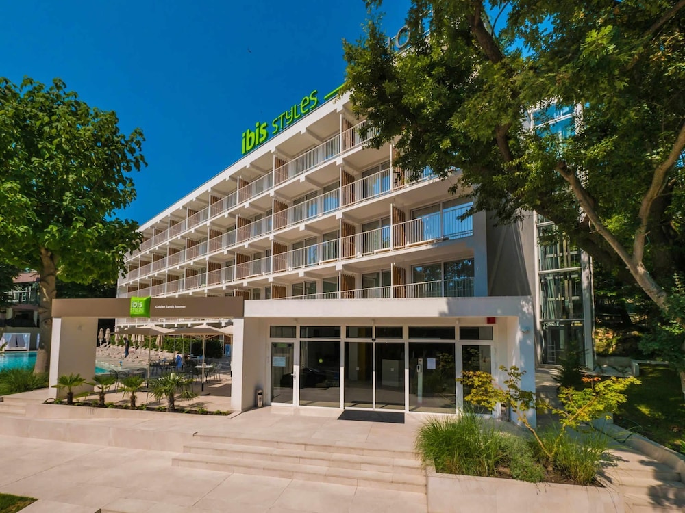 ibis Styles Golden Sands Roomer Hotel — Hotel building in Golden Sands, Varna Region