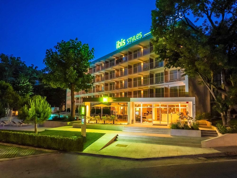 ibis Styles Golden Sands Roomer Hotel image