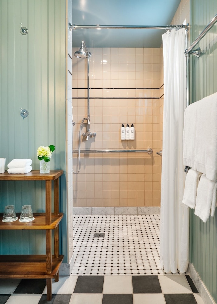 Le Petit Pali Laguna Beach — Hotel rooms in Laguna Beach, California