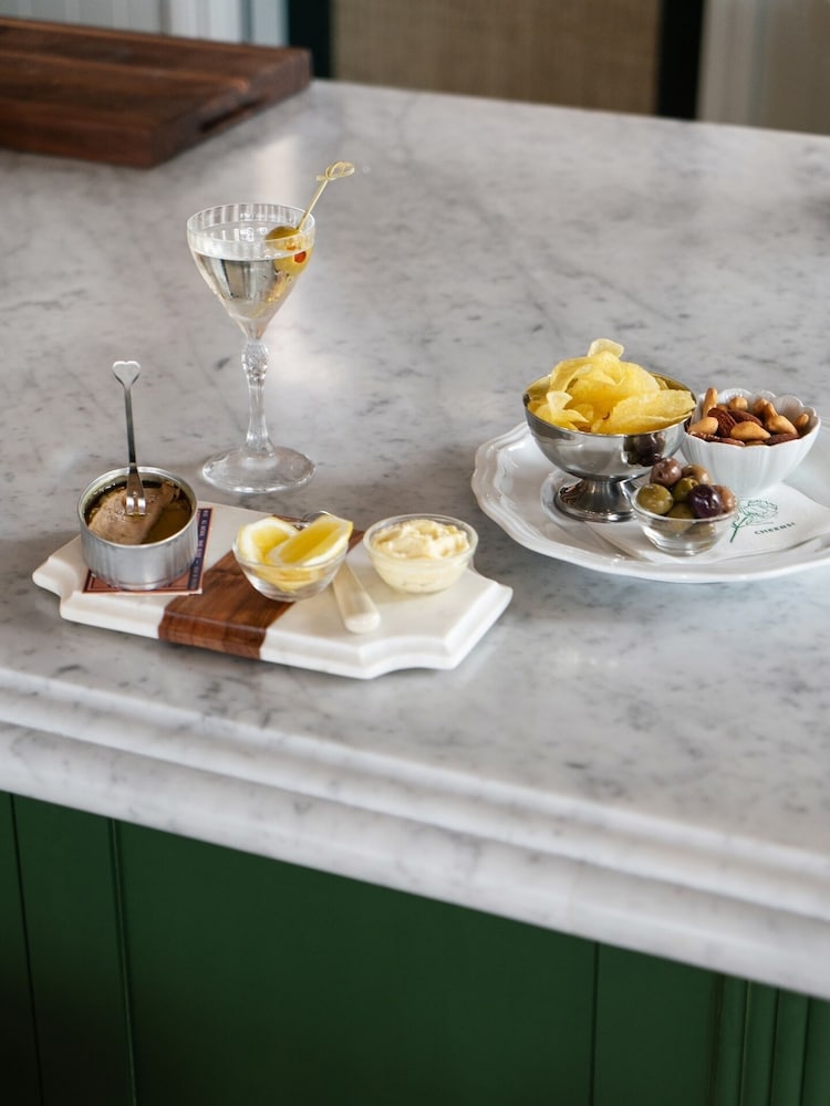 Le Petit Pali Laguna Beach — Restaurant & bars in Laguna Beach, California