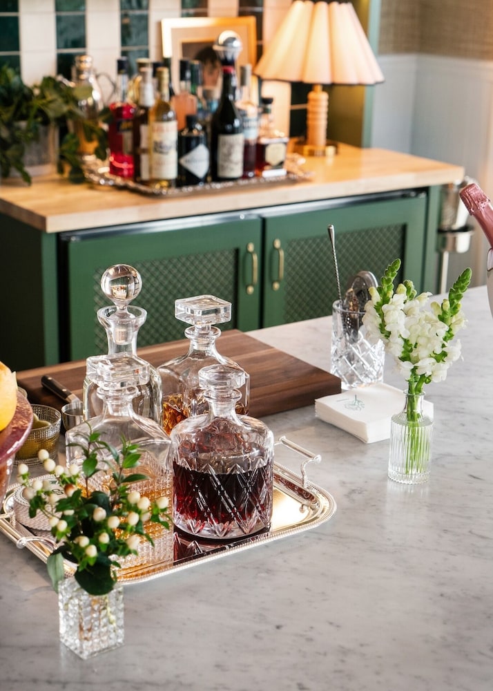 Le Petit Pali Laguna Beach — Restaurant & bars in Laguna Beach, California