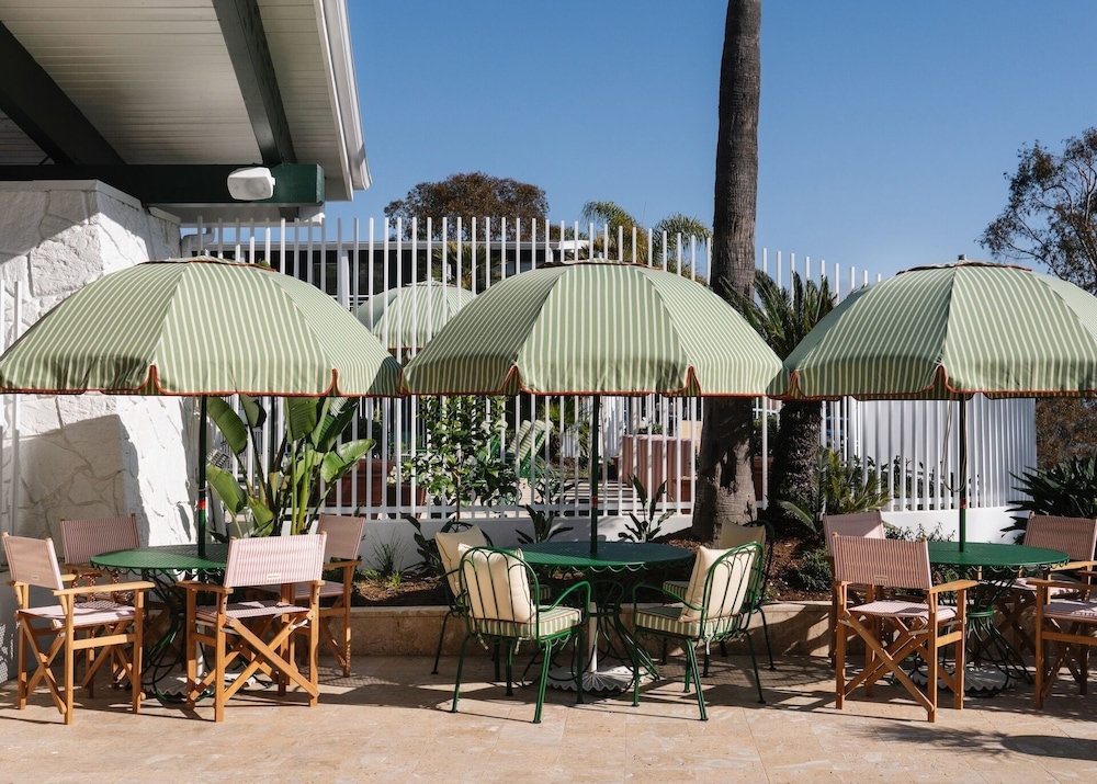 Le Petit Pali Laguna Beach — Restaurant & bars in Laguna Beach, California