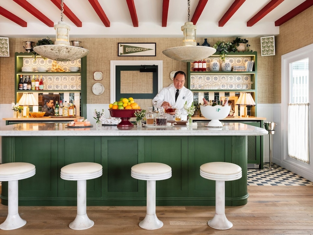 Le Petit Pali Laguna Beach — Restaurant & bars in Laguna Beach, California