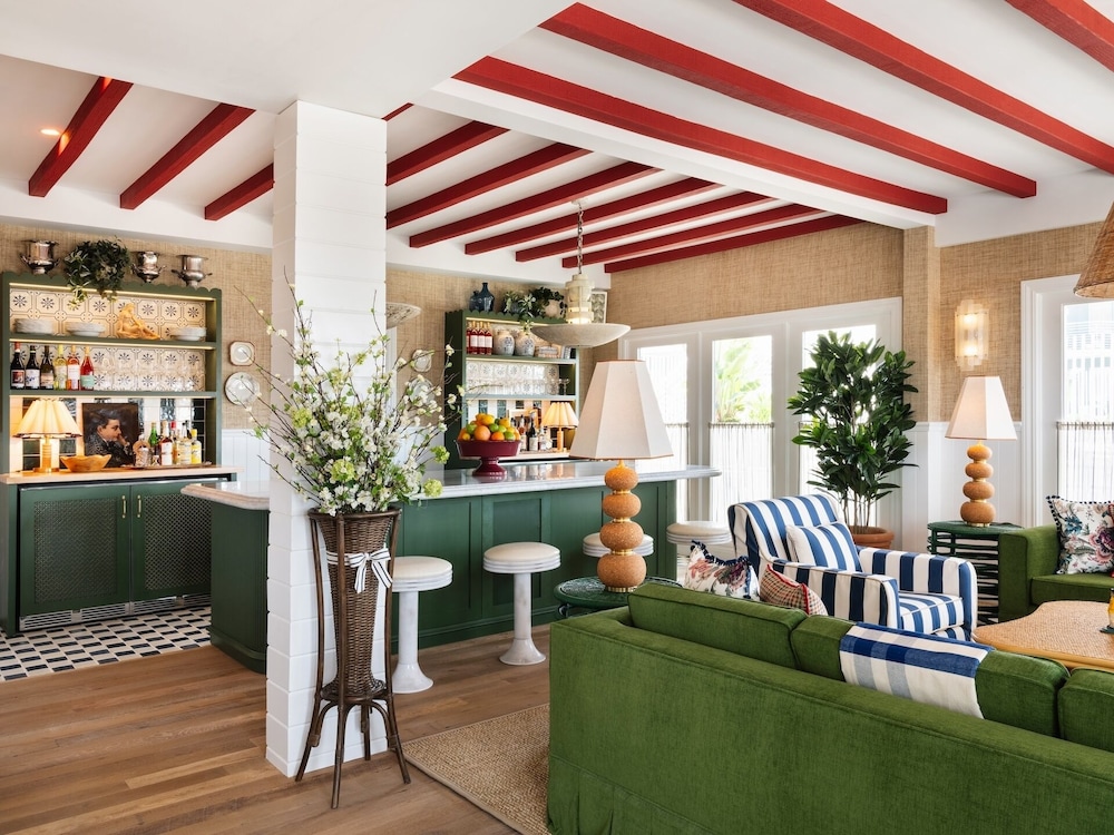 Le Petit Pali Laguna Beach — Restaurant & bars in Laguna Beach, California