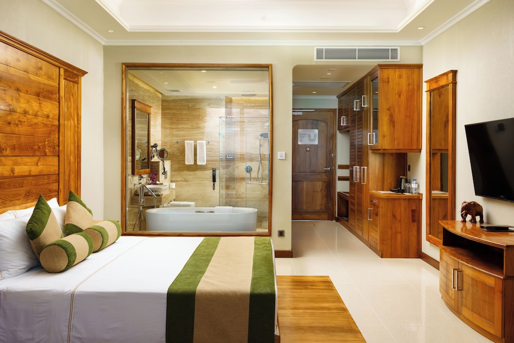 Araliya Beach Resort & Spa Unawatuna- Where you meet the sea all year — Hotel rooms in Unawatuna, Southern Province