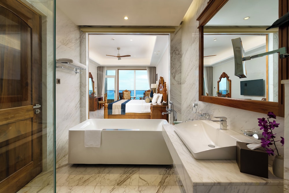 Araliya Beach Resort & Spa Unawatuna- Where you meet the sea all year — Hotel rooms in Unawatuna, Southern Province