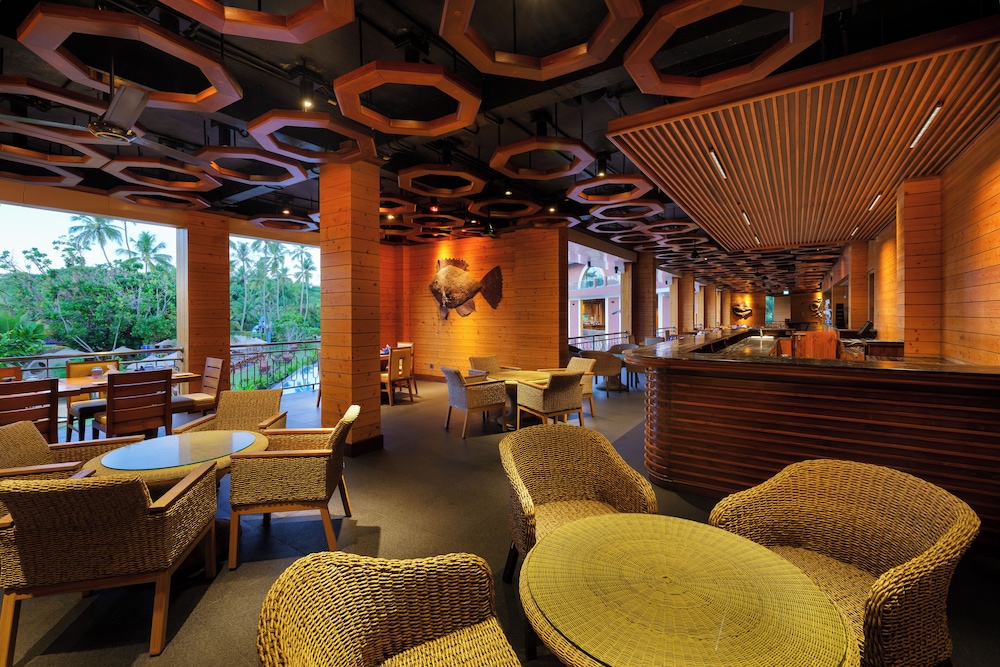 Araliya Beach Resort & Spa Unawatuna- Where you meet the sea all year — Restaurant & bars in Unawatuna, Southern Province
