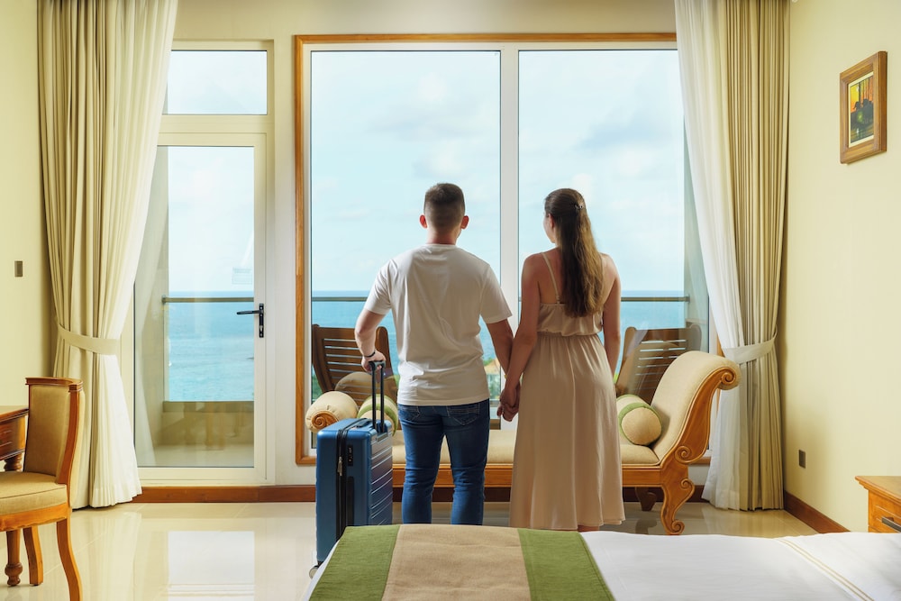 Araliya Beach Resort & Spa Unawatuna- Where you meet the sea all year — Hotel rooms in Unawatuna, Southern Province