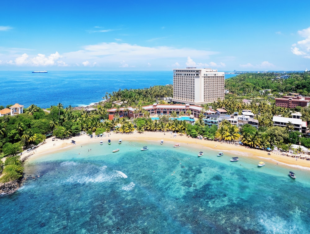 Araliya Beach Resort & Spa Unawatuna- Where you meet the sea all year — Main photo in Unawatuna, Southern Province