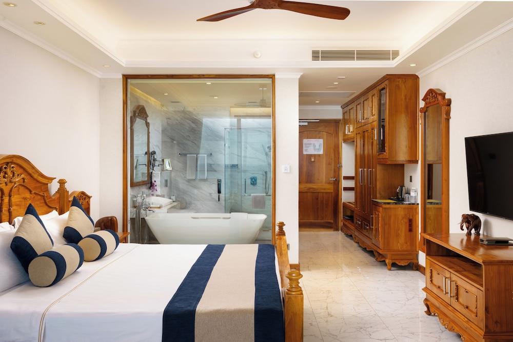 Araliya Beach Resort & Spa Unawatuna- Where you meet the sea all year — Hotel rooms in Unawatuna, Southern Province