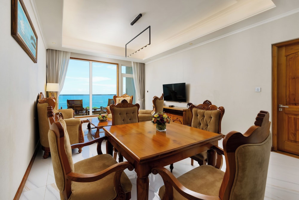 Araliya Beach Resort & Spa Unawatuna- Where you meet the sea all year — Hotel rooms in Unawatuna, Southern Province