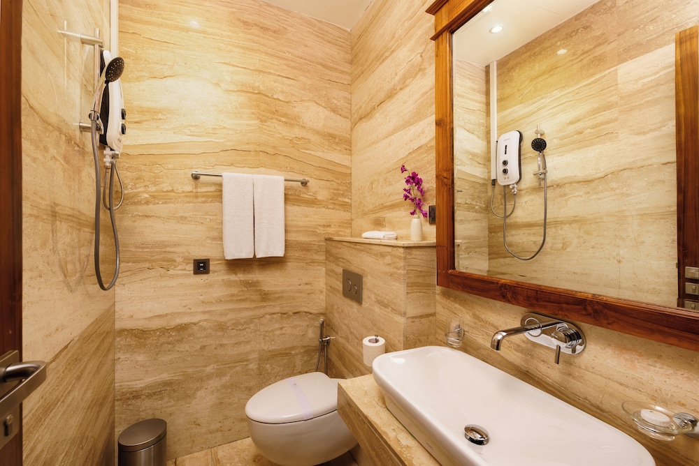 Araliya Beach Resort & Spa Unawatuna- Where you meet the sea all year — Hotel rooms in Unawatuna, Southern Province