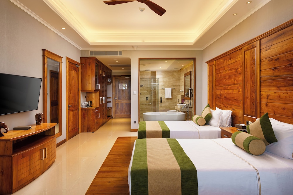 Araliya Beach Resort & Spa Unawatuna- Where you meet the sea all year — Hotel rooms in Unawatuna, Southern Province