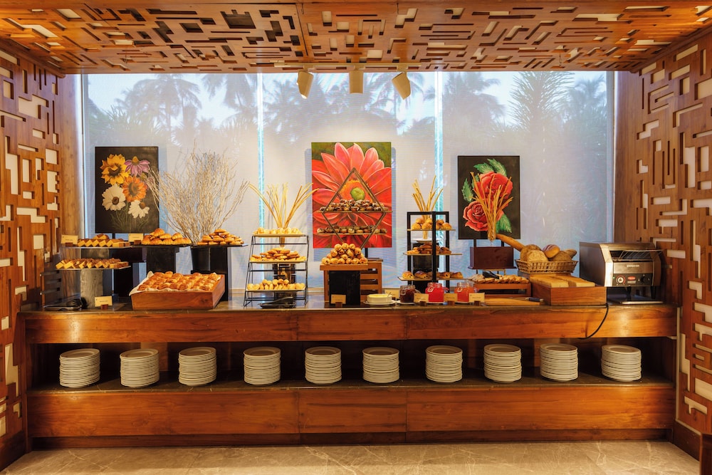 Araliya Beach Resort & Spa Unawatuna- Where you meet the sea all year — Restaurant & bars in Unawatuna, Southern Province