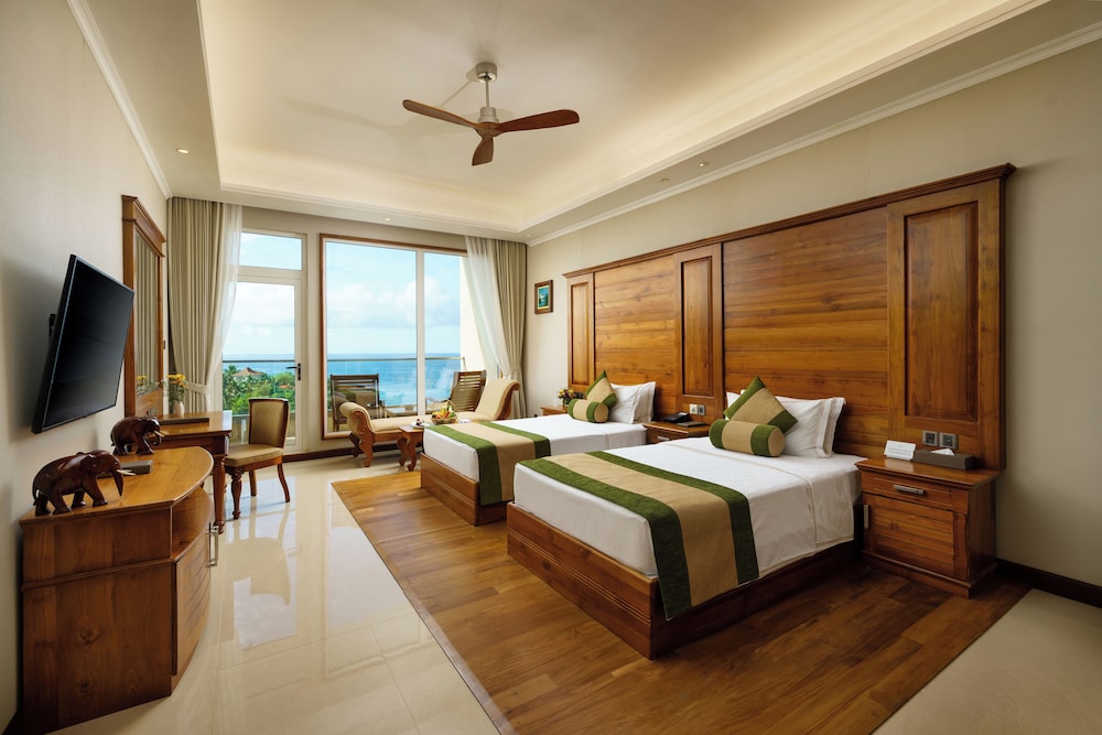 Araliya Beach Resort & Spa Unawatuna- Where you meet the sea all year — Hotel rooms in Unawatuna, Southern Province
