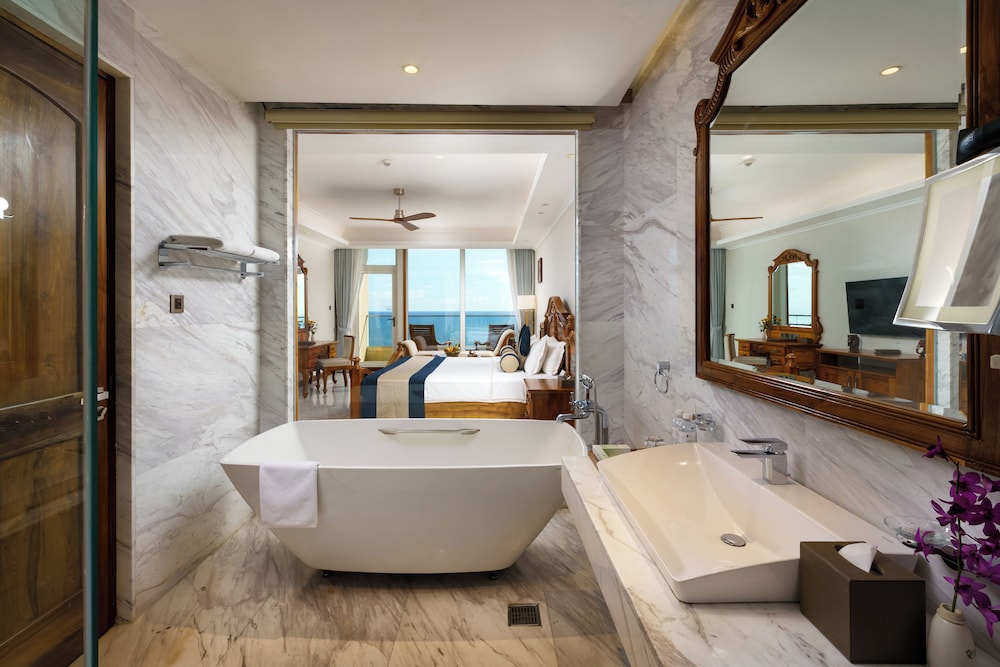 Araliya Beach Resort & Spa Unawatuna- Where you meet the sea all year — Hotel rooms in Unawatuna, Southern Province