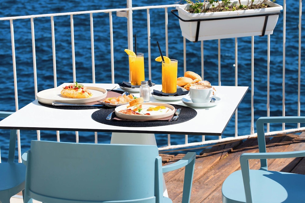 Admiral Hotel — Restaurant & bars in Sorrento, Campania