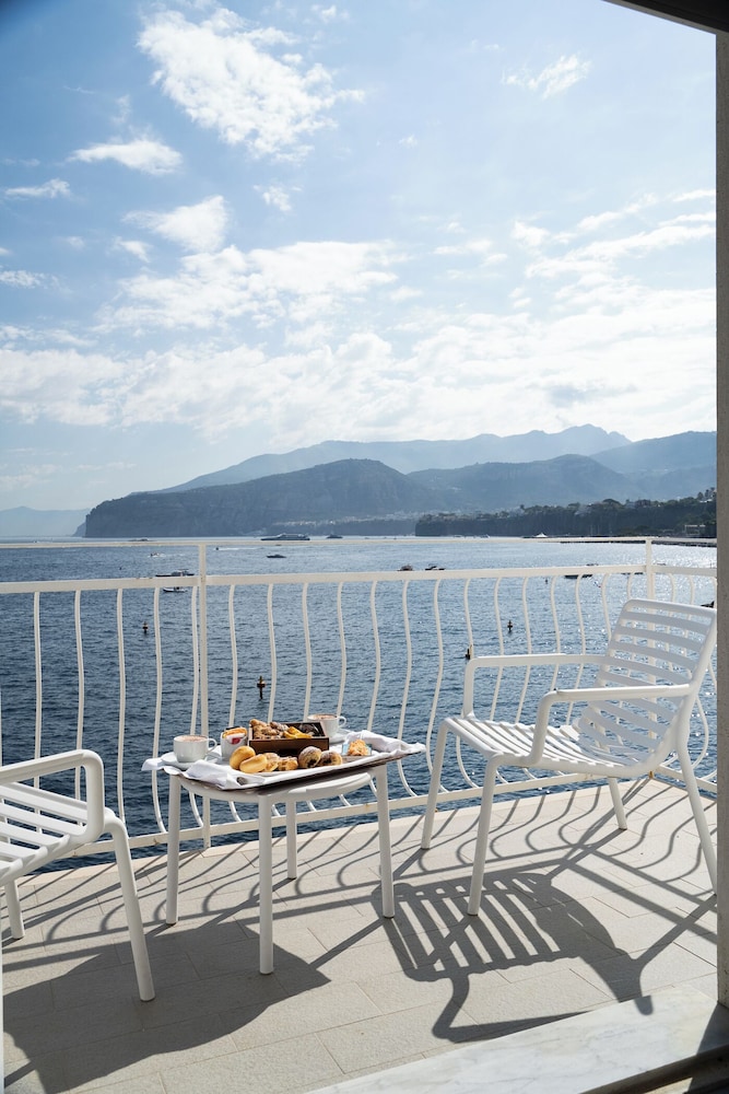 Admiral Hotel — Hotel rooms in Sorrento, Campania