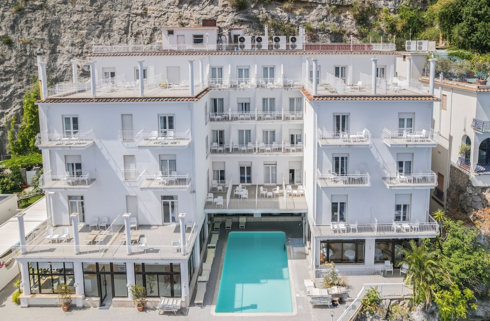 Admiral Hotel — Hotel building in Sorrento, Campania